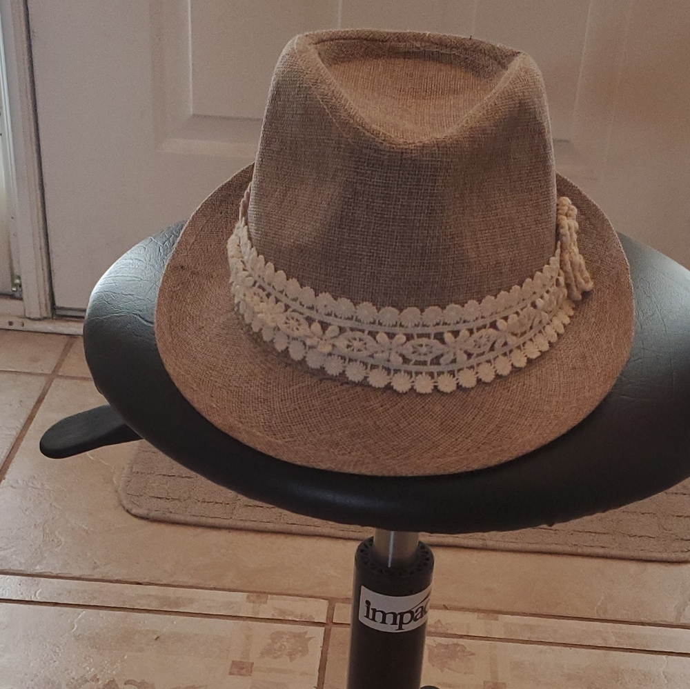 Women’s Tan Straw Fedora with Cream Lace Band